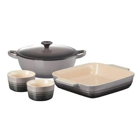 Le Creuset 22cm Classic Cast Iron Soup Pot / 23cm Classic Stoneware Square Dish and Set of 2 Classic Ramekins